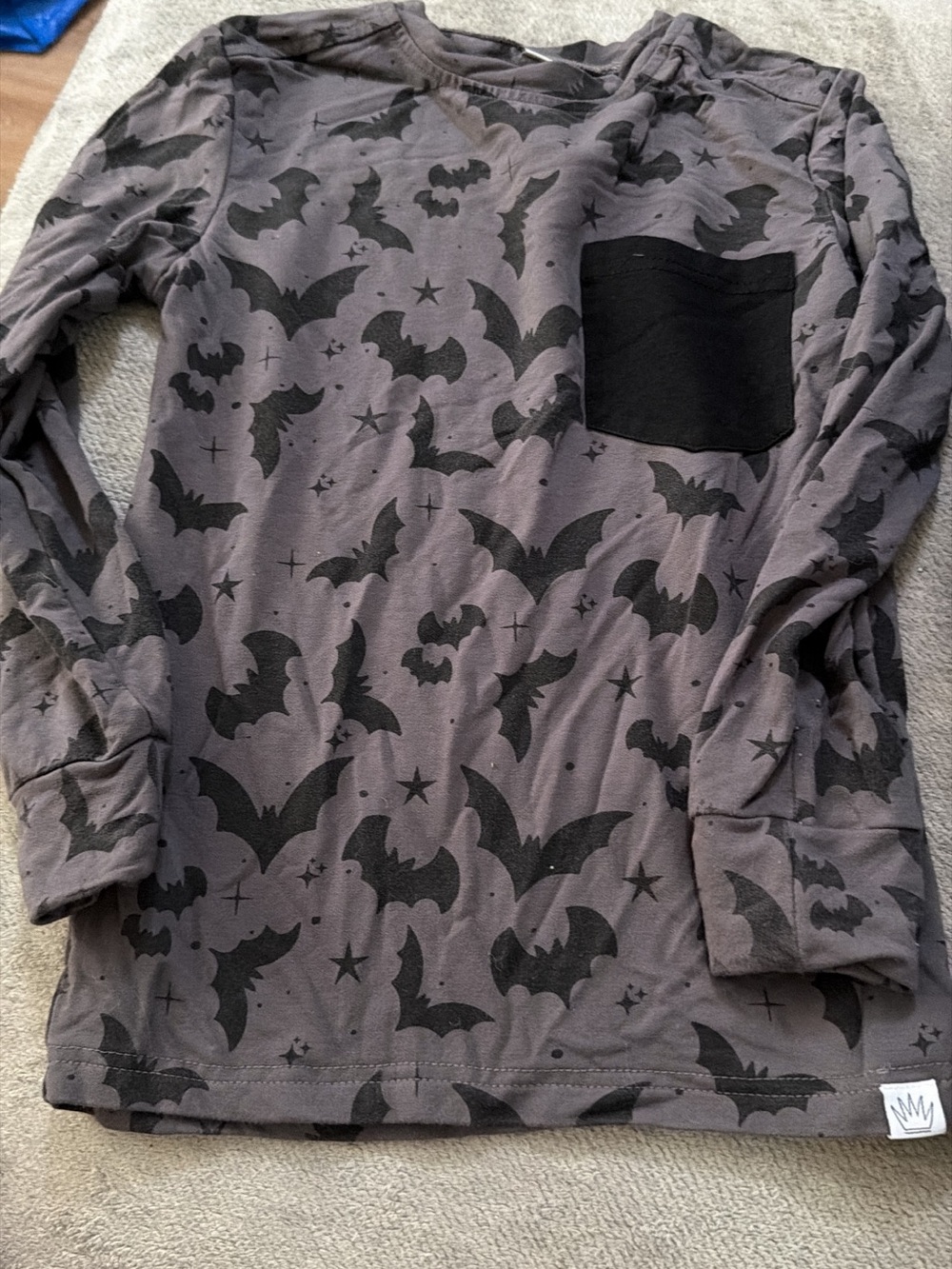 Kids Halloween Gray Long-Sleeve Bat Print Pocket Tee